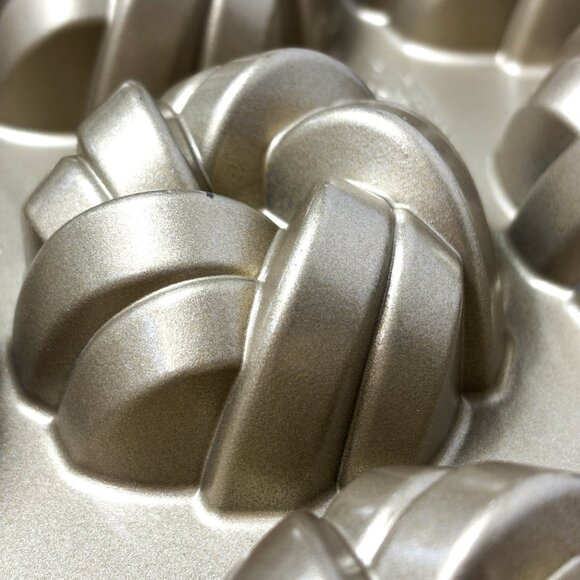 Nordic Ware Mini Braided Bundt Cakelet Pan - Picture 10 of 13